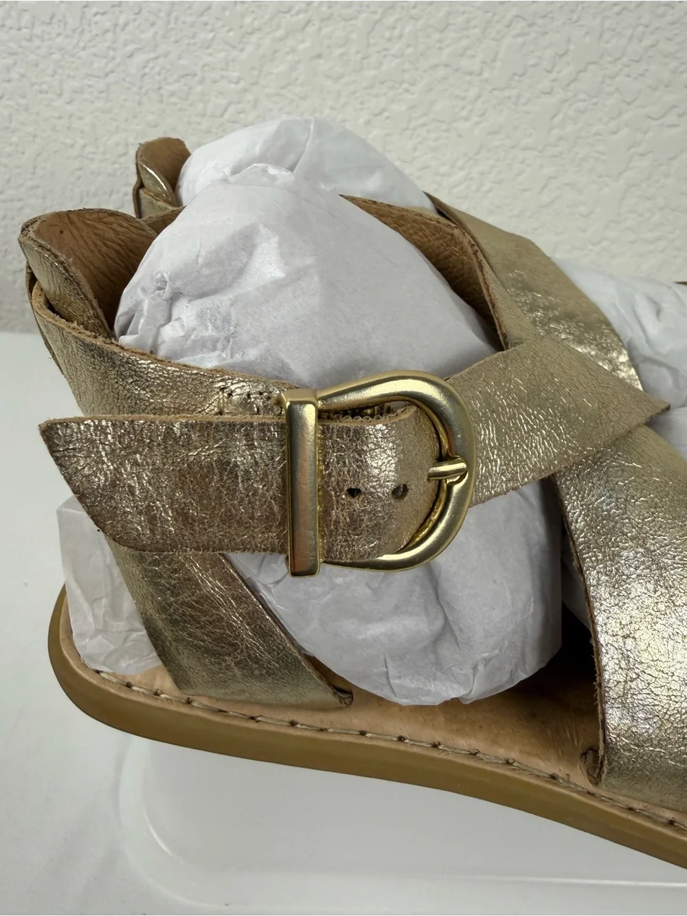 Born | F25510 | Metallic Gold Leather Crisscross Sandals | Ankle Strap | Size 7